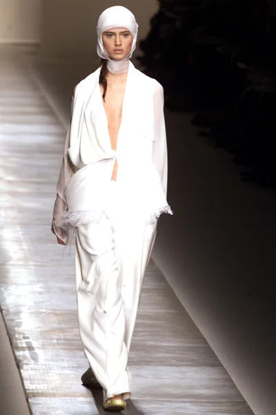 Look 19